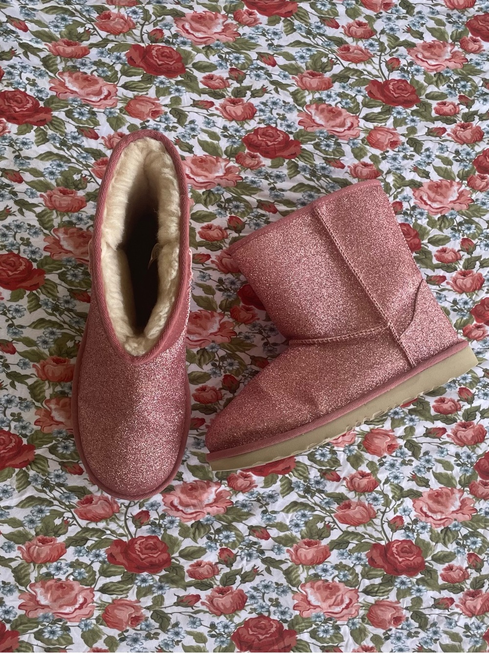 *LIKE NEW!!* UGG Classic Short II Glitter boots *PINK* Women’s (US) 6